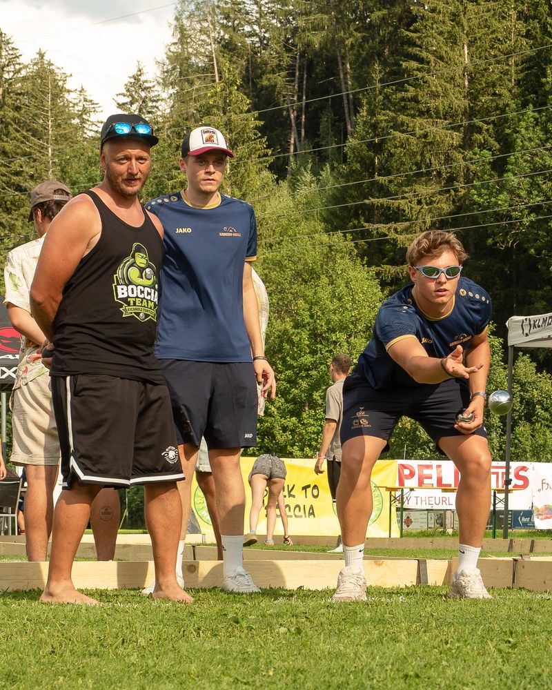 Back to Boccia: konzentrierter Wurf